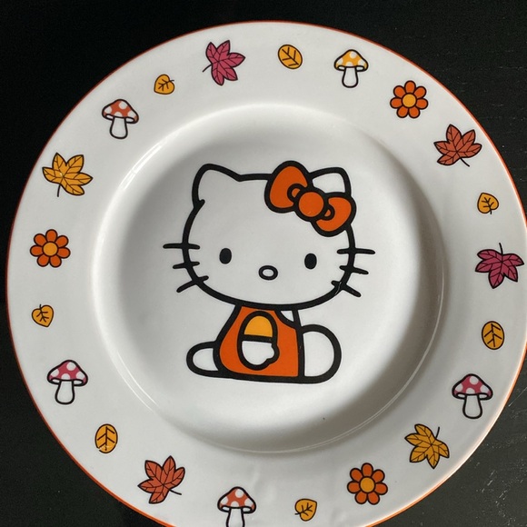 New Sanrio Hello Kitty Fall Ceramic White Dinnerware Plates, Set of Two - Picture 2 of 4